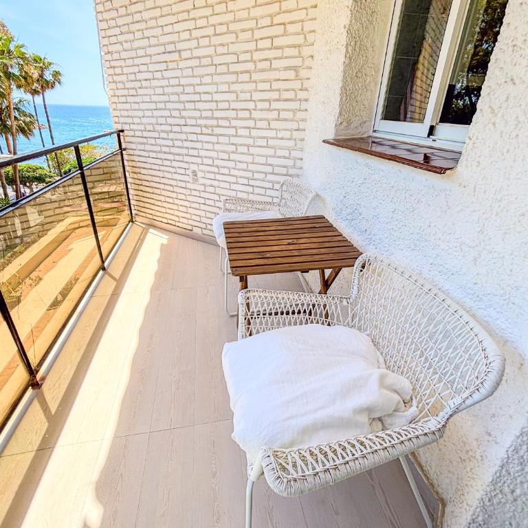 Skol 225 - Beachfront studio in Marbella - Terrace & Pool - Apartamento Estudio con balcón - 26