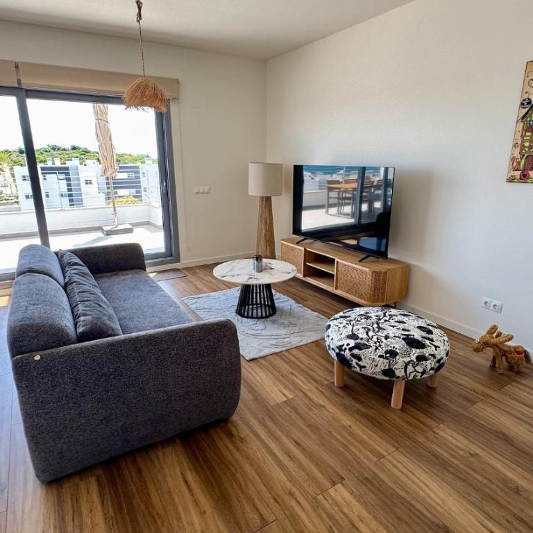 4-Bedroom Penthouse with Sea View, Pool, and Fitness Area - Apartment - 17