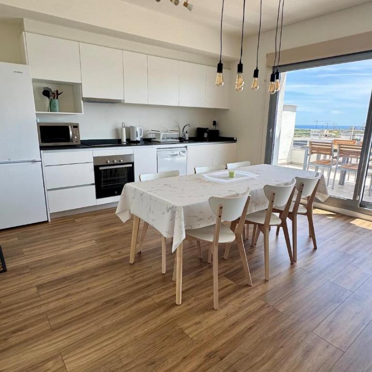 4-Bedroom Penthouse with Sea View, Pool, and Fitness Area - Apartment - 24