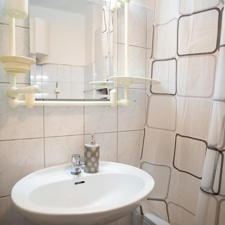 Sarajevo-Centar Šenoina - One-Bedroom Apartment - 8