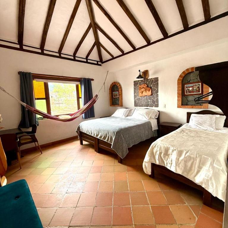 Hotel El Peregrino De La Villa - Triple Room with Private Bathroom - 4