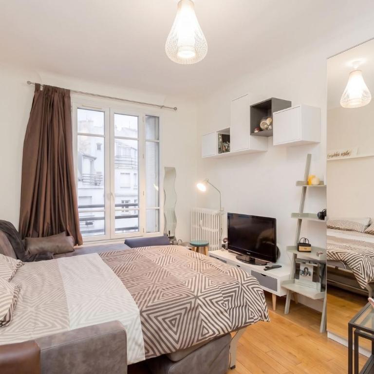 Charming Studio with Eiffel Tower Views in Pariss 15th - Appartement - 12