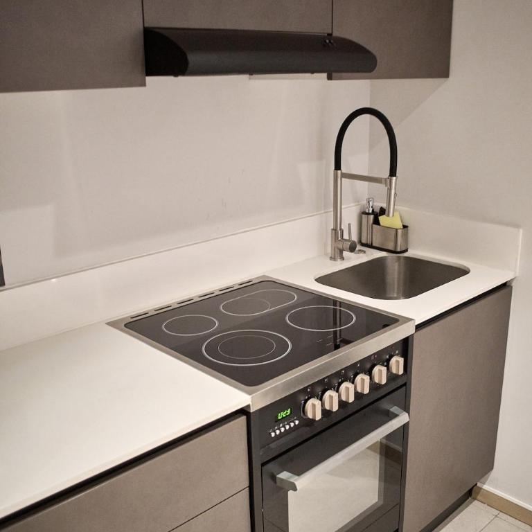 Apartment for 6 people with a pool, gym, coworking space, and parking - Three-Bedroom Apartment - 7