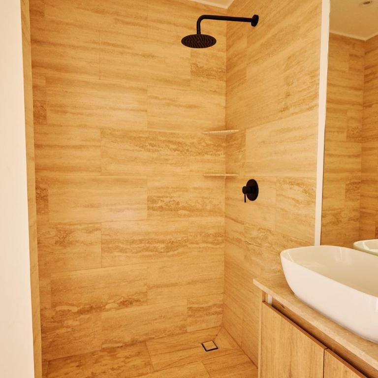 Casa Colon - One-Bedroom Apartment with Balcony and City View - 1