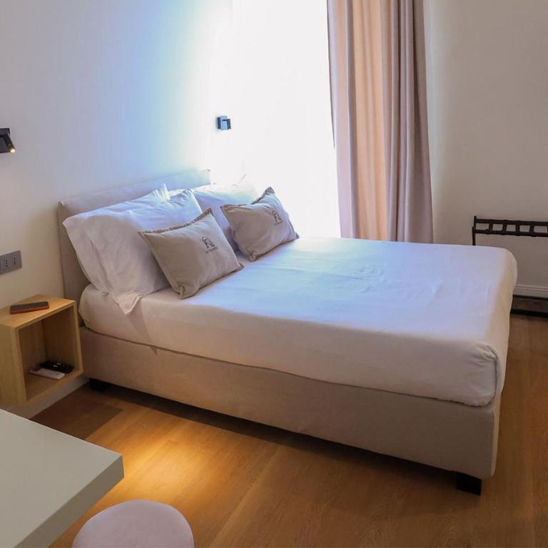 Altanapoli Rooms & Suites - Camera Matrimoniale Piccola - 4
