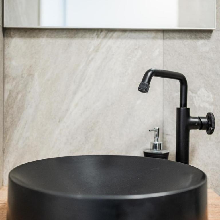 Maserati House - H24 Bookable - Camera Matrimoniale con Bagno Privato - 4