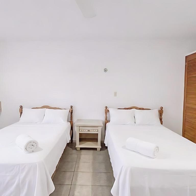 Casa Santa María Valladolid - Habitación Familiar con balcón - 1