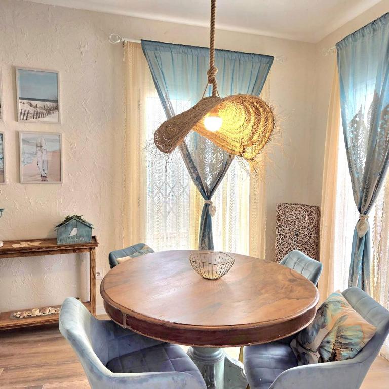 Casa LA VILA -Lujo de temporada- playa 50mt & Internet 600Mbps , Solarium privado 40m2, Smart TV 75" - Alquiler mensual 30 noches minimo - Apartamento de 3 dormitorios - 19