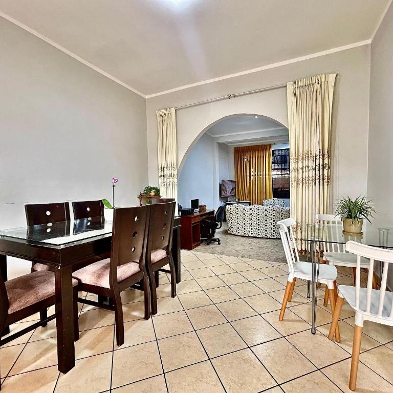 Vive a 5Min del centro 3HAB con A/C Cochera Privad - Villa - 30