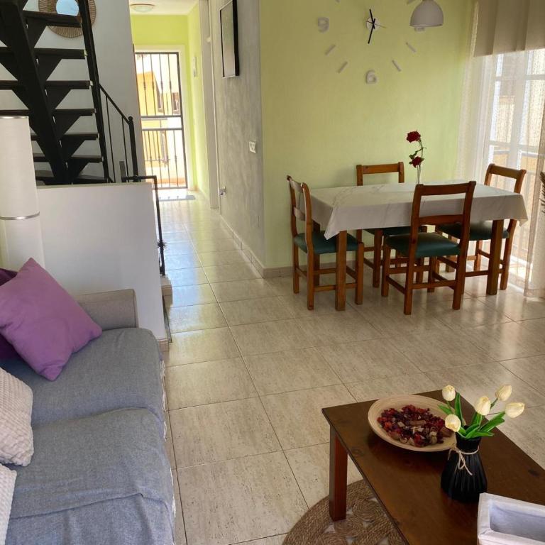 Precioso tríplex en Tenerife con vistas al mar - Two-Bedroom Apartment - 26