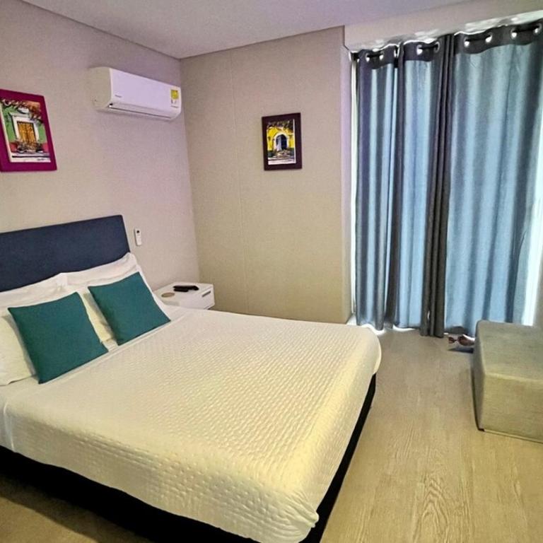 Cartagena Jacuzzi Privado - Two-Bedroom Apartment with Balcony and Terrace - 7