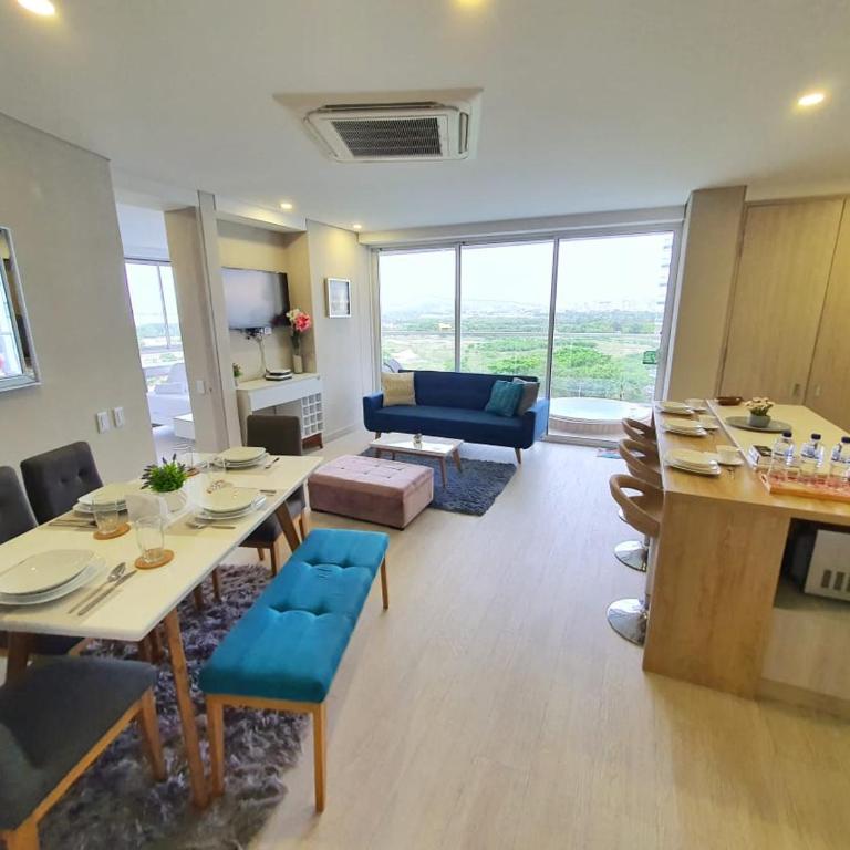 Cartagena Jacuzzi Privado - Two-Bedroom Apartment with Balcony and Terrace - 8