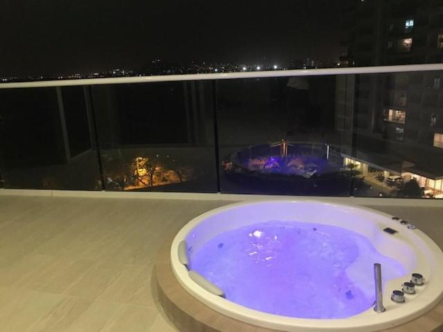 Cartagena Jacuzzi Privado - Two-Bedroom Apartment with Balcony and Terrace - 12