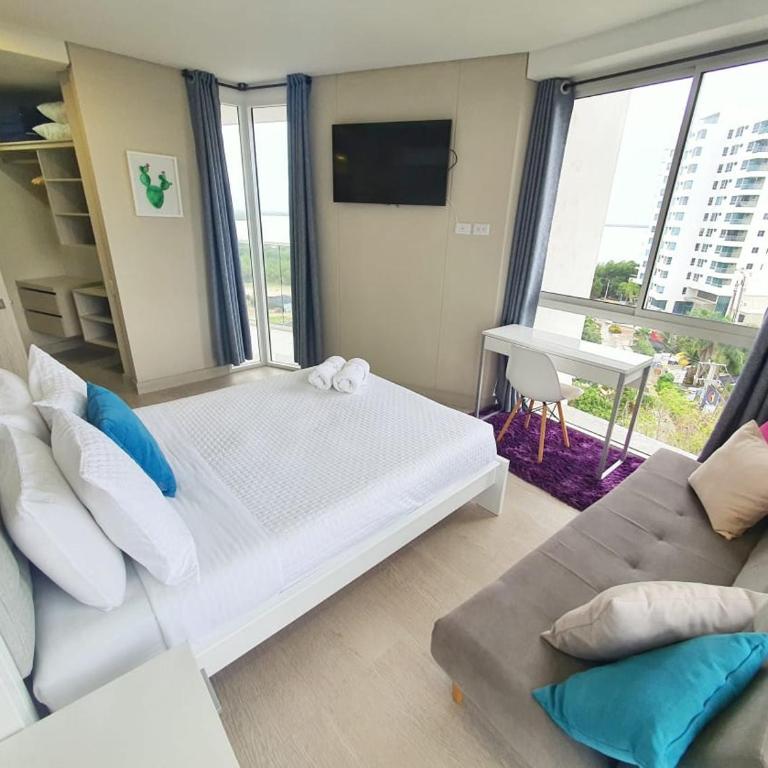 Cartagena Jacuzzi Privado - Two-Bedroom Apartment with Balcony and Terrace - 13