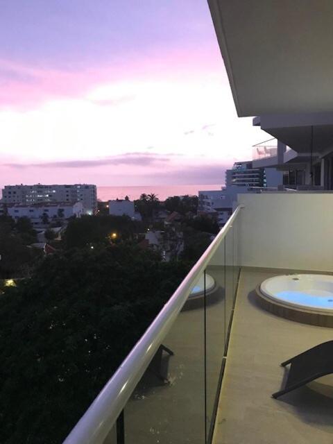 Cartagena Jacuzzi Privado - Two-Bedroom Apartment with Balcony and Terrace - 26