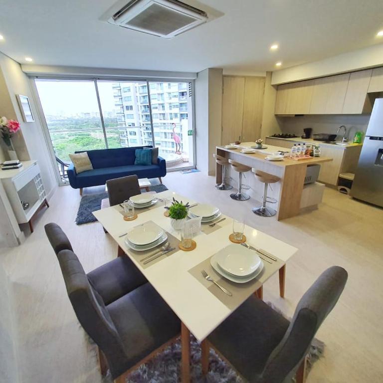 Cartagena Jacuzzi Privado - Two-Bedroom Apartment with Balcony and Terrace - 35