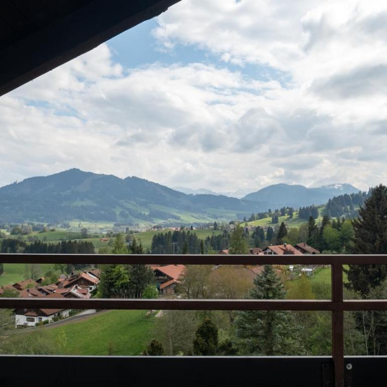 Luxus Suite mit Zirbensauna, Alpenblick und Pool - Deluxe-Apartment mit 2 Schlafzimmern und Gartenblick - 2