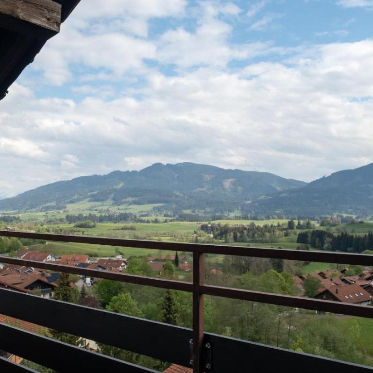 Luxus Suite mit Zirbensauna, Alpenblick und Pool - Deluxe-Apartment mit 2 Schlafzimmern und Gartenblick - 3
