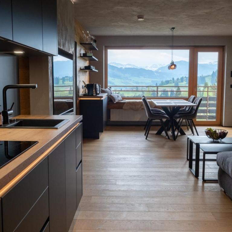 Luxus Suite mit Zirbensauna, Alpenblick und Pool - Deluxe-Apartment mit 2 Schlafzimmern und Gartenblick - 21