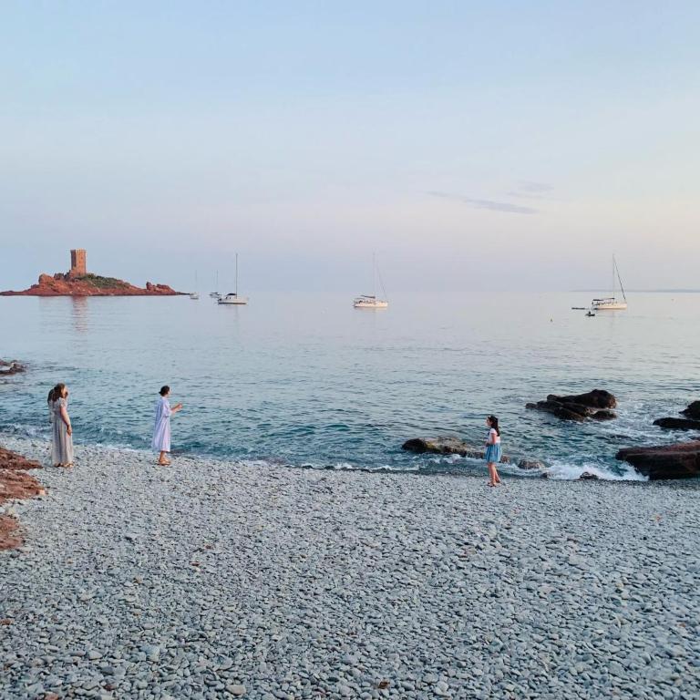 Studio climatisé avec une vue mer panoramique sur la baie d'Agay - Appartement 1 Chambre - 21