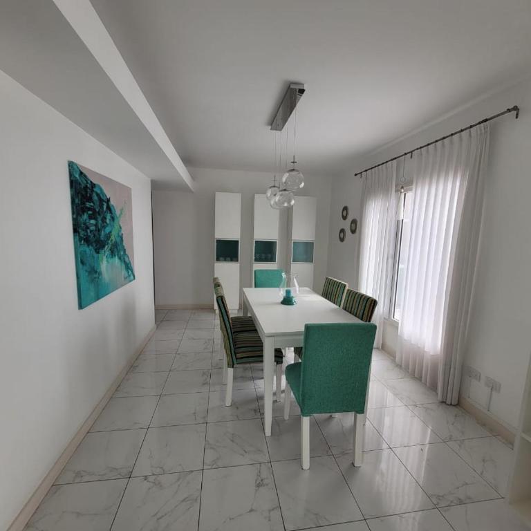 Check and Home - Varese - 6 Huéspedes De Lujo con Vista al Mar - Three-Bedroom Apartment with Sea View - 2