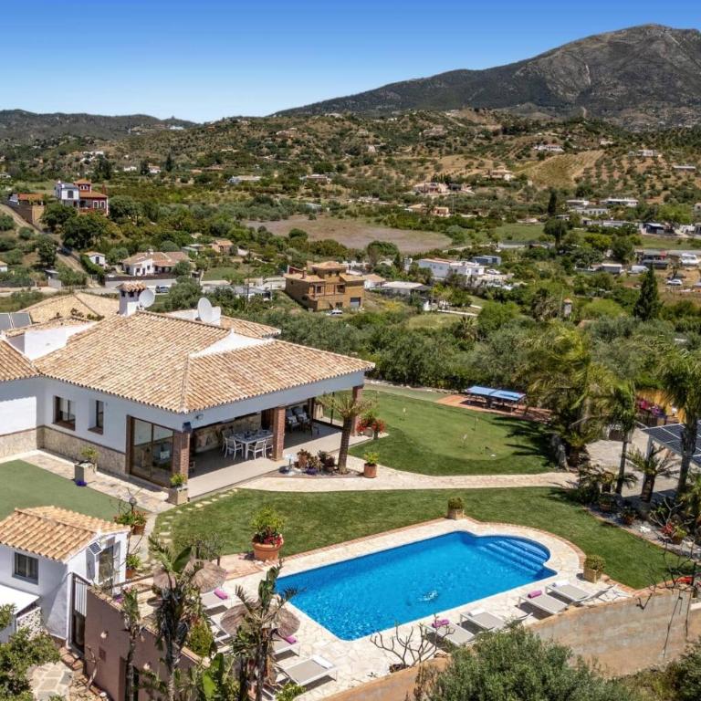 Villa Algazara by Villa Plus - Villa - 2