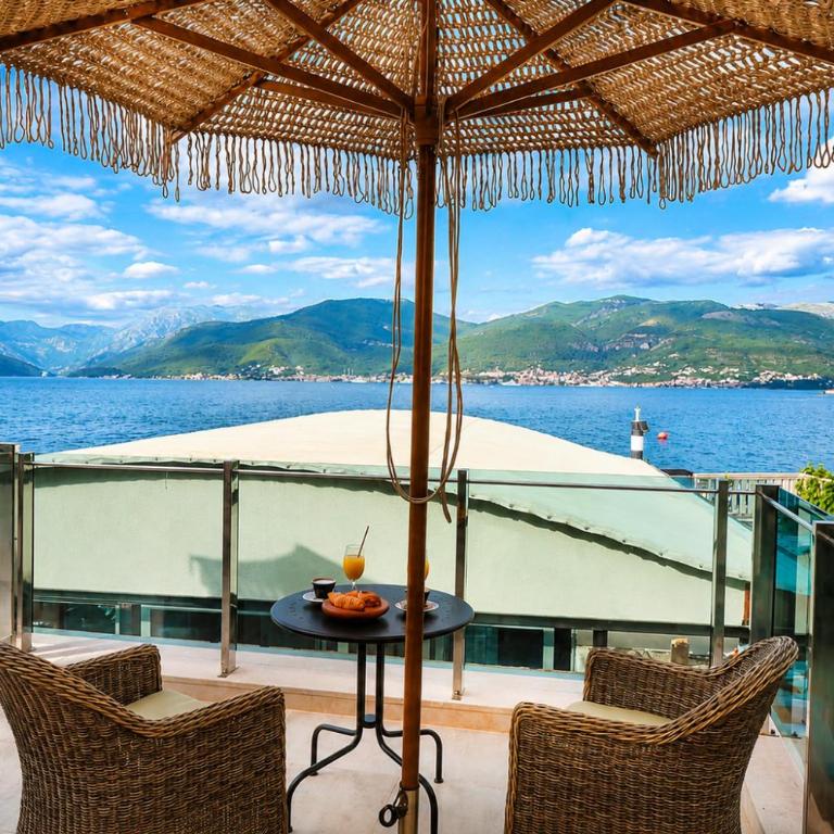 Luxury Sea Residence by Kristina - Deluks Dvokrevetna Soba sa Bračnim Krevetom i Balkonom - 3