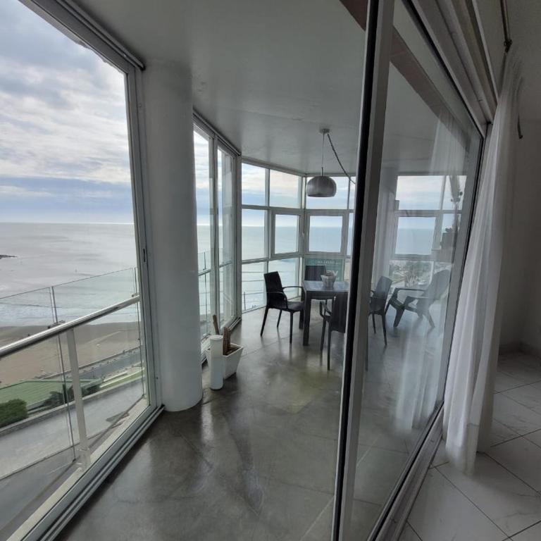 Check and Home - Varese - 6 Huéspedes De Lujo con Vista al Mar - Three-Bedroom Apartment with Sea View - 7