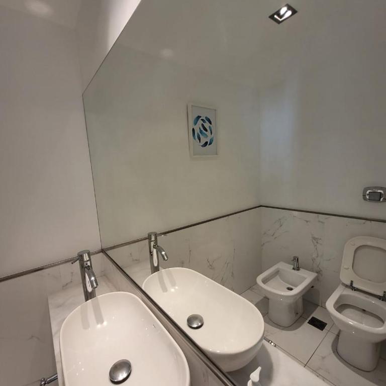 Check and Home - Varese - 6 Huéspedes De Lujo con Vista al Mar - Three-Bedroom Apartment with Sea View - 37