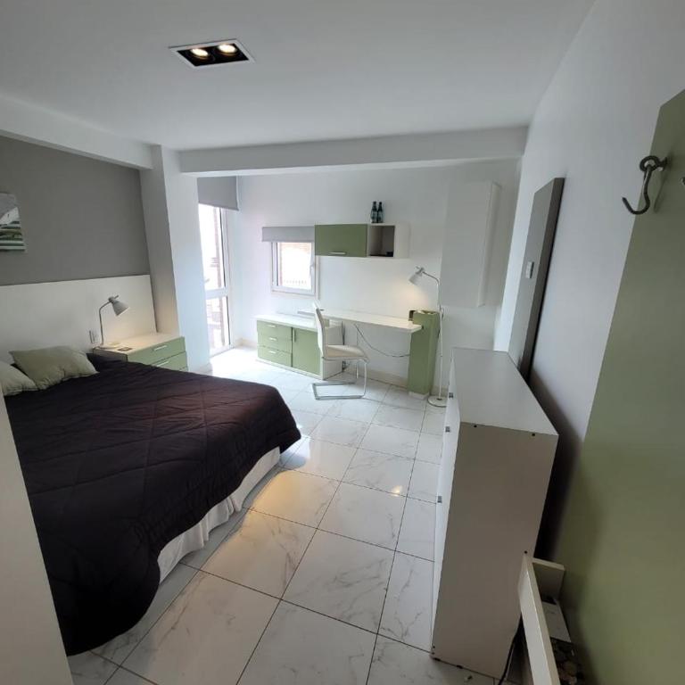 Check and Home - Varese - 6 Huéspedes De Lujo con Vista al Mar - Three-Bedroom Apartment with Sea View - 4