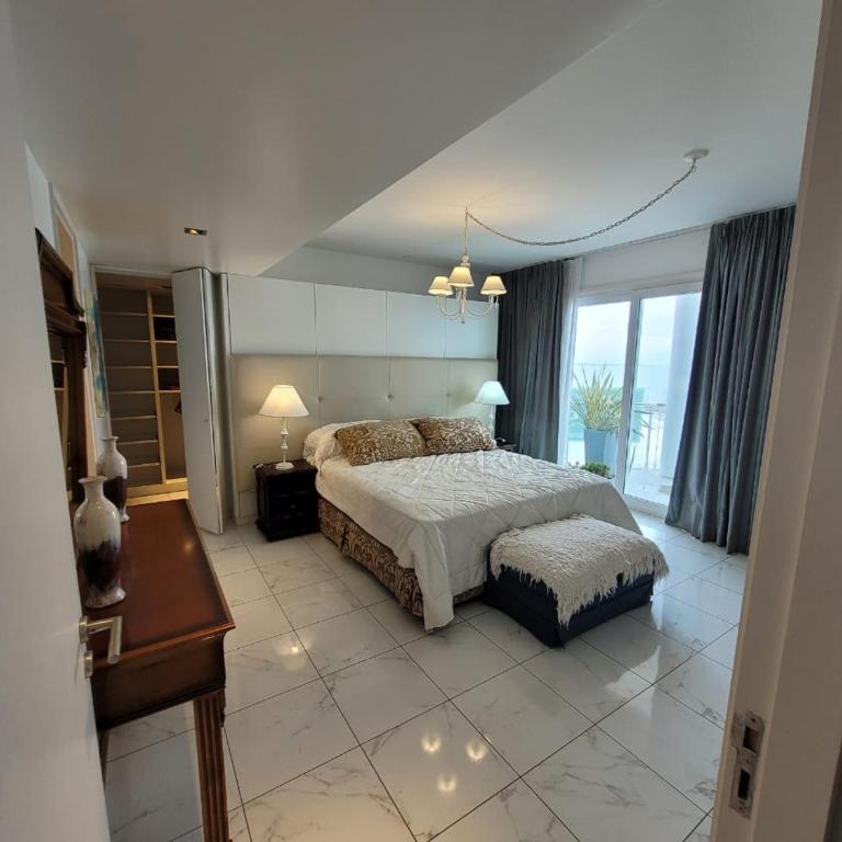 Check and Home - Varese - 6 Huéspedes De Lujo con Vista al Mar - Three-Bedroom Apartment with Sea View - 13