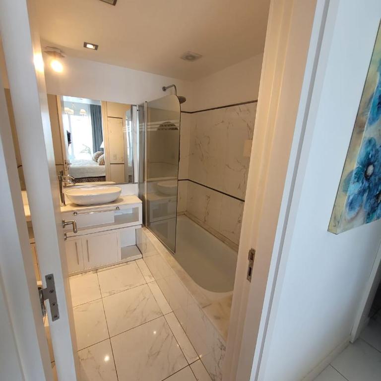 Check and Home - Varese - 6 Huéspedes De Lujo con Vista al Mar - Three-Bedroom Apartment with Sea View - 43