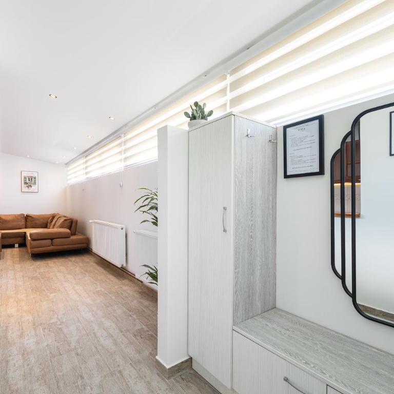 Ema Apartment - One-Bedroom Apartment with Terrace - 9