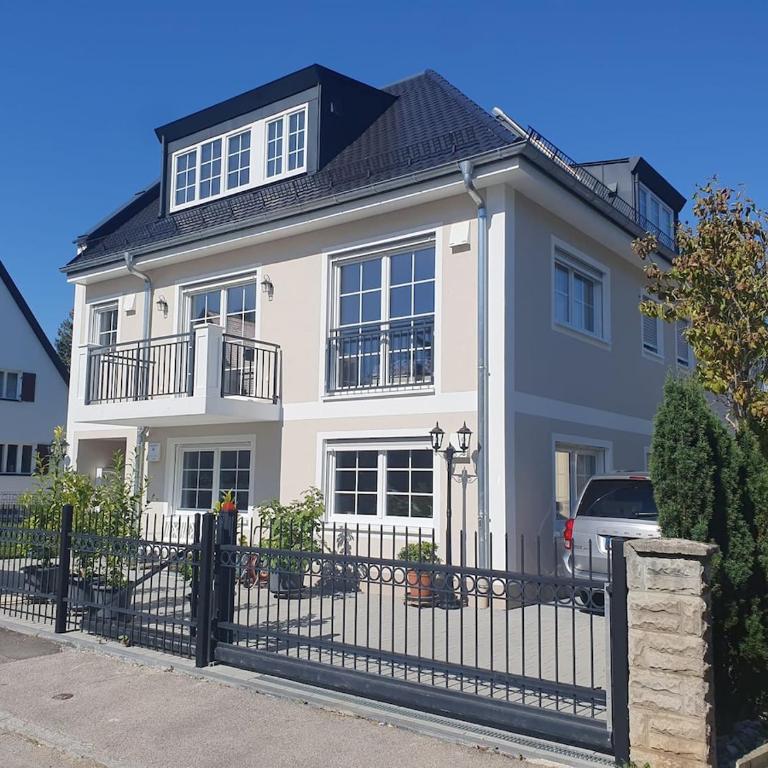 Moderne Dachgeschosswohnung in exklusiver Villa - Appartamento con 3 Camere da Letto - 2