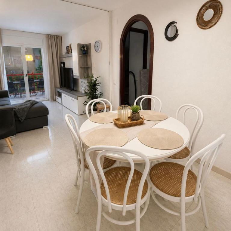 MiraMaria Salou - Two-Bedroom Apartment with Terrace and Sea View - 10
