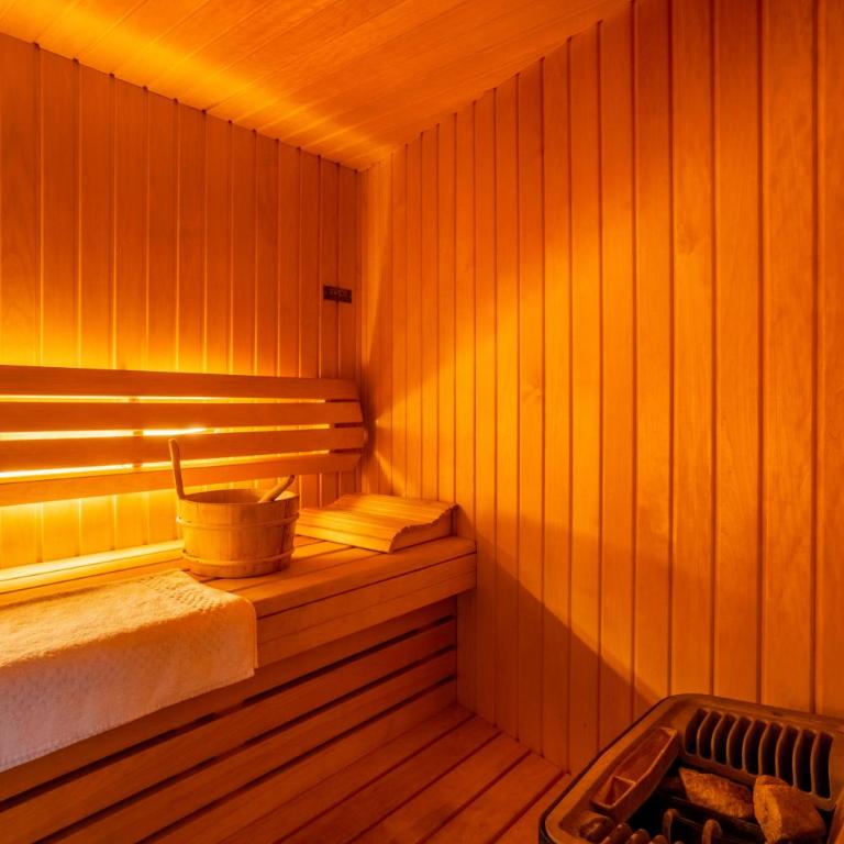 Sacré-Coeur Modern 4BD with sauna for 10 guests! - Appartement - 15