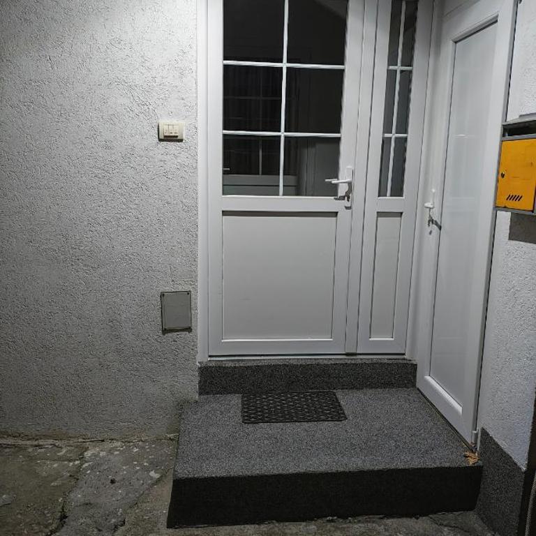 Nini - One-Bedroom Apartment - 2