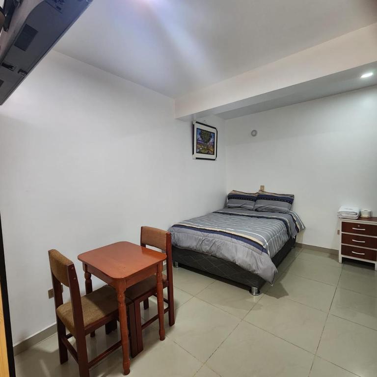 Hostal Capac - Habitación Doble con baño privado - 10