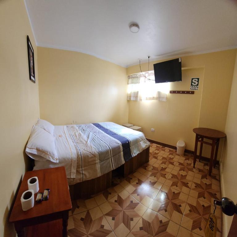 Hostal Capac - Habitación Doble Económica con baño compartido - 2