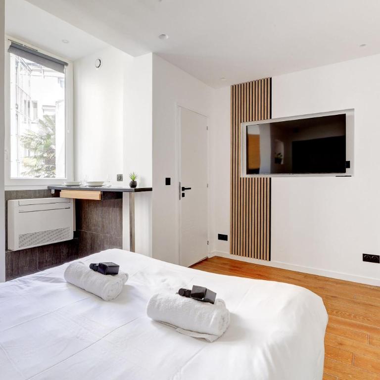 Studio climatise aux Champs-Elysees - Appartement - 1