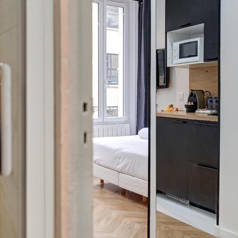 Studio avec A-C aux Champs-Elysees - Appartement - 10