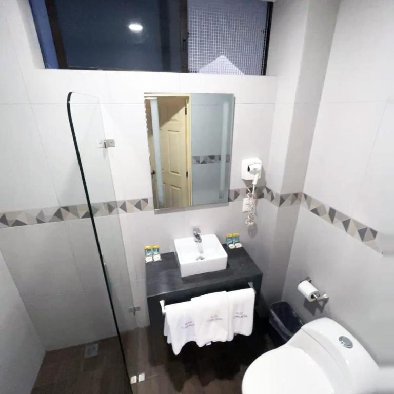 Hotel Costa Brava Gdl - Standard Queen Room - 3