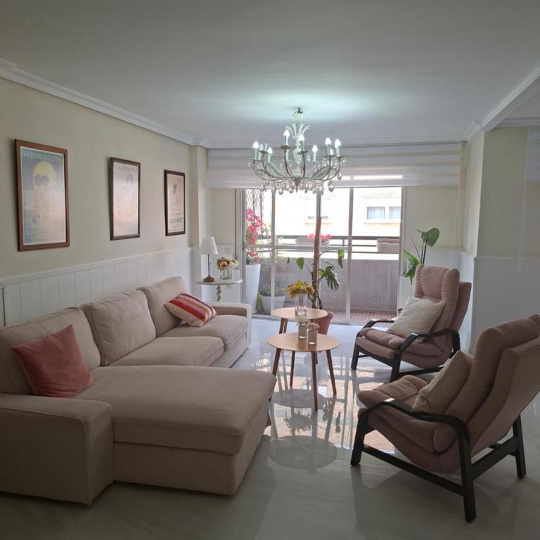 Espectacular vivienda a un minuto andando de la Playa y del Paseo marítimo en Almería - Apartment - 4