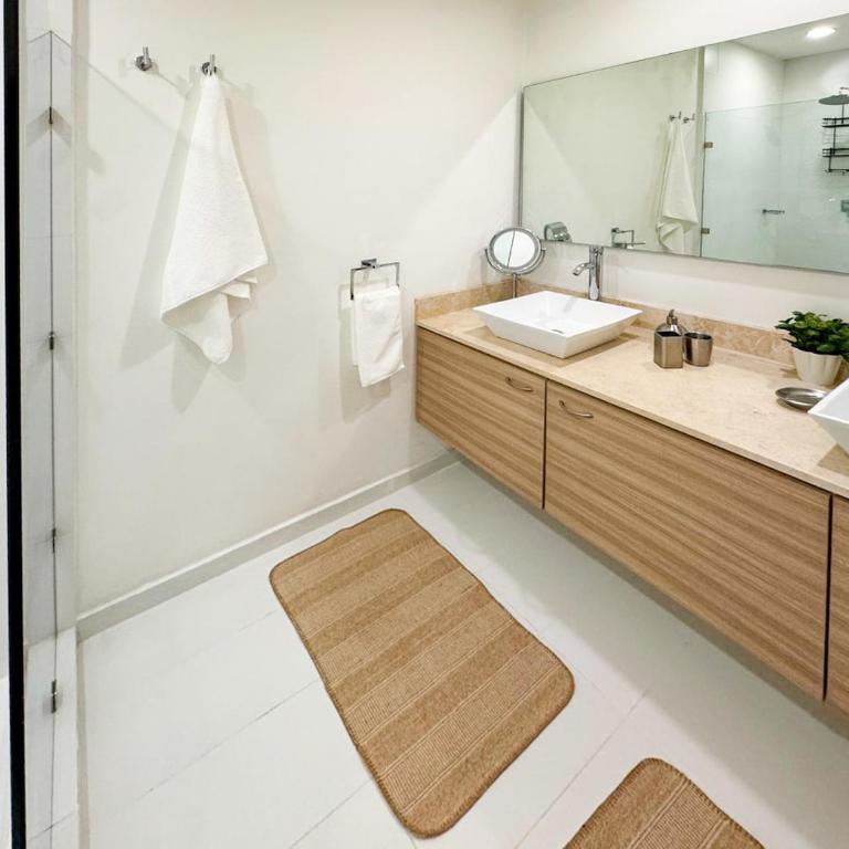Spacious and bright 3-bedroom apartment in Roma Norte - Three-Bedroom Apartment - 13