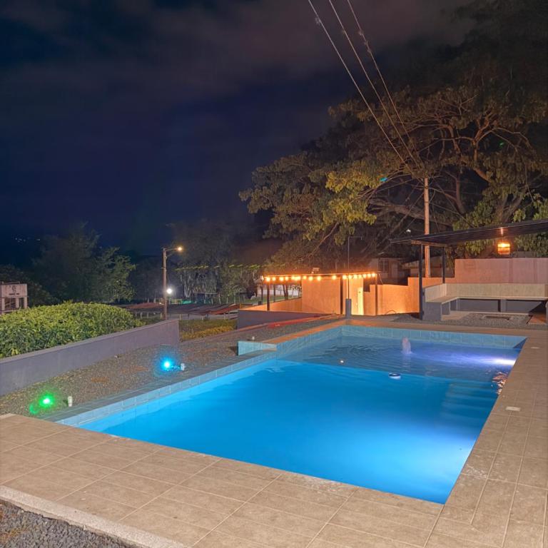 Casa campestre con piscina y Jacuzzi - Casa con 1 dormitorio - 10