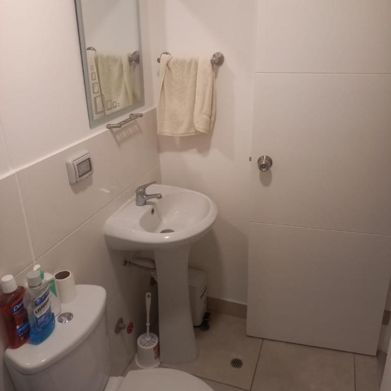 DEPARTAMENTO CHORRILLOS COMODO AMPLIO FAMILIAR y VISITA DE TRABAJO - Apartamento de 3 dormitorios con balcón - 4