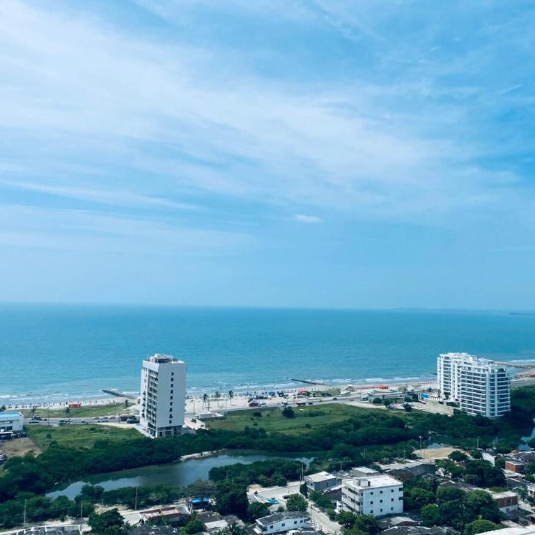 Moderno Apto cerca al Aeropuerto & centro histórico - Three-Bedroom Apartment with View - 14