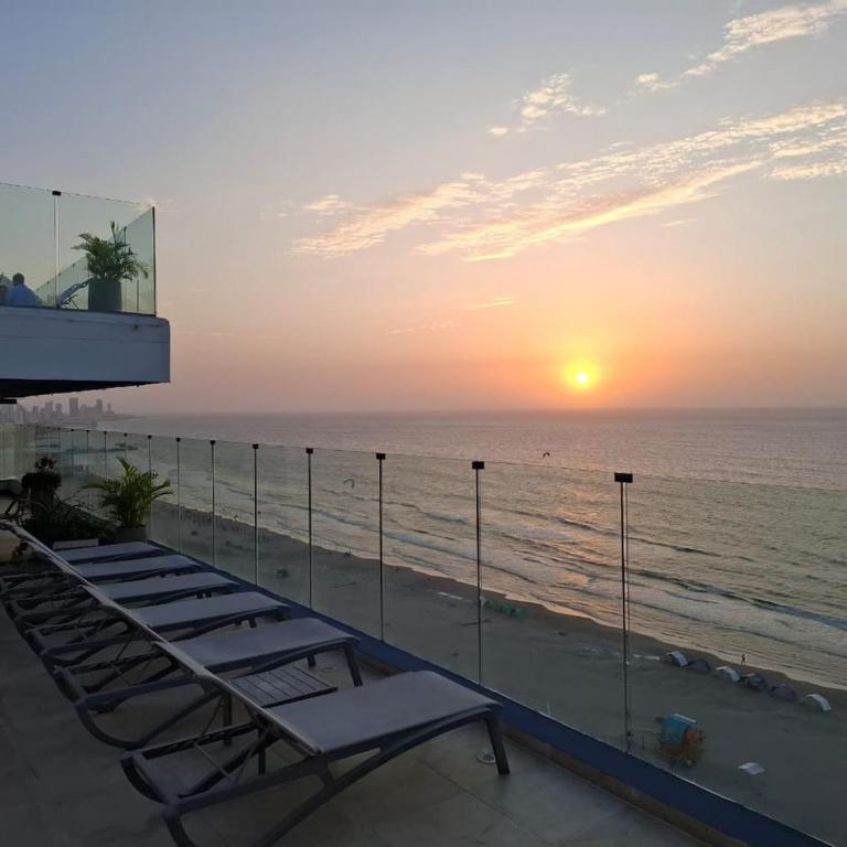 Morros Luxury Beachfront Infinity Pool - One-Bedroom Apartment - 9