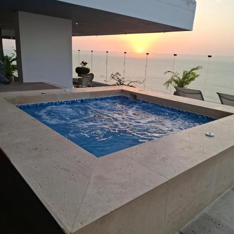 Morros Luxury Beachfront Infinity Pool - One-Bedroom Apartment - 16