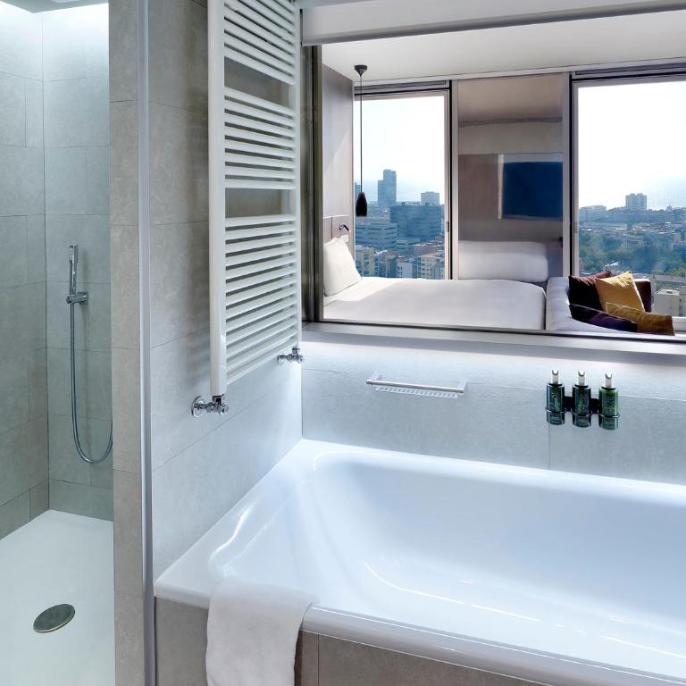 The Level at Meliá Barcelona Sky - The Level Master Suite Sea View - 2